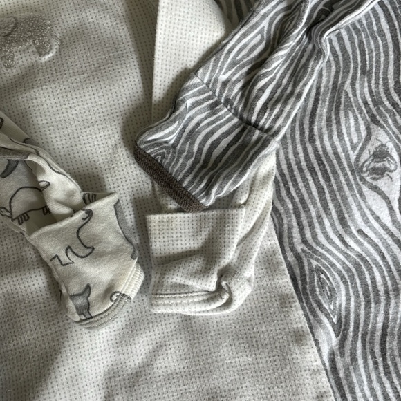 Burt’s Bee’s and Carters baby sleeper gowns - Picture 5 of 5